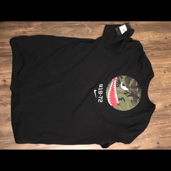 Nike Shirt - Picture 1 of 4